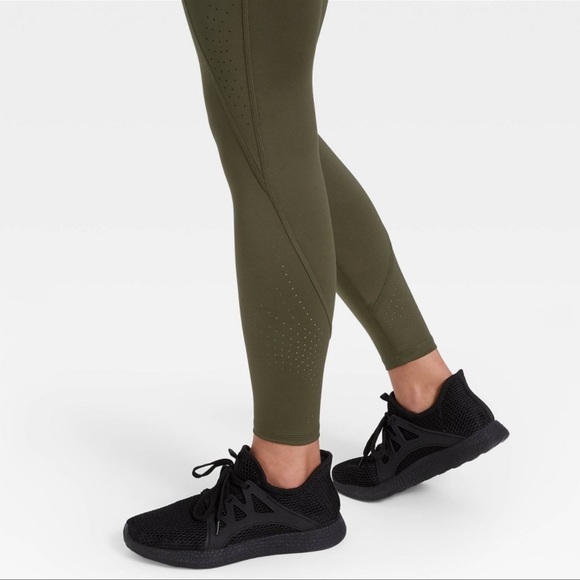 Sculpted Linear Laser Cut High-Waisted 7/8 Legging - Picture 7 of 14